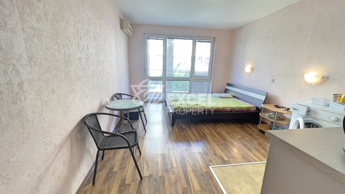 Студио в затворен комплекс на 450 м от морето в Свети Влас