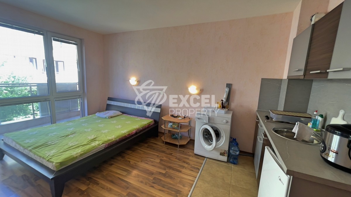 Студио в затворен комплекс на 450 м от морето в Свети Влас