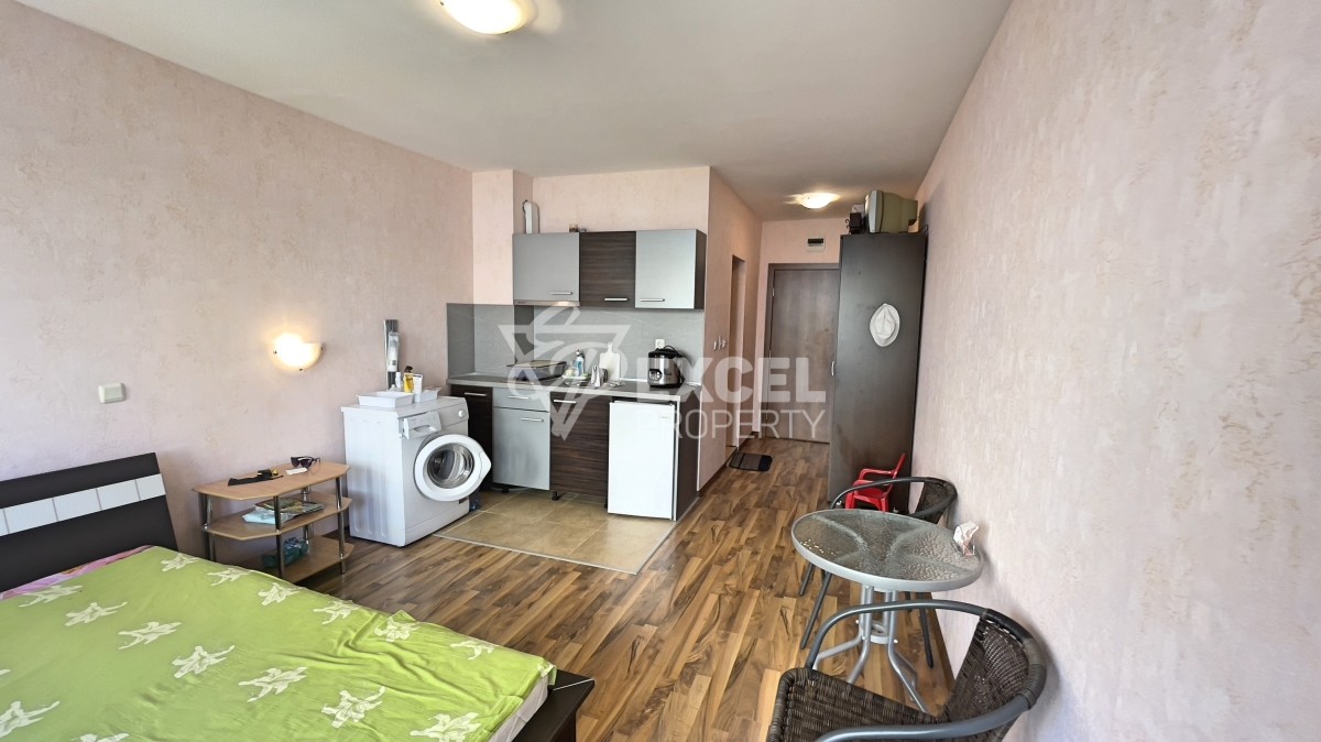 Студио в затворен комплекс на 450 м от морето в Свети Влас