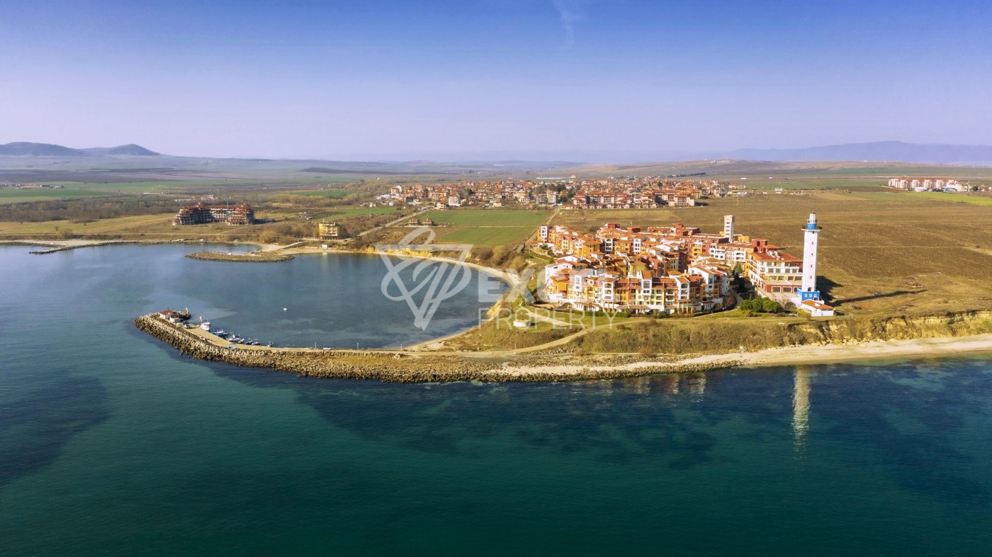 Обзаведен, просторен  имот с гледка море- Марина Кейп, Ахелой