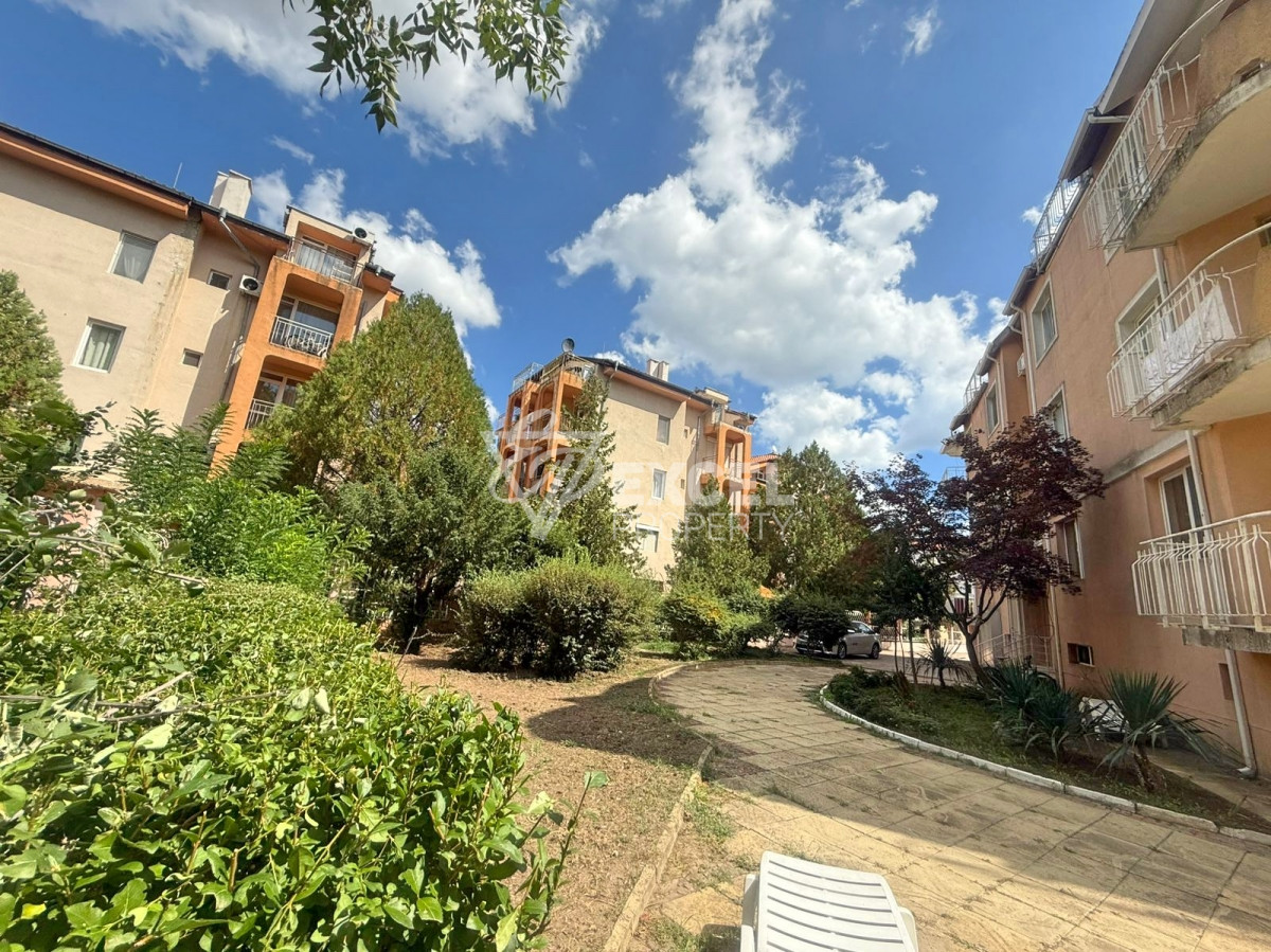 Тристаен, обзаведен имот без такса за поддръжка-Слънчев Бряг