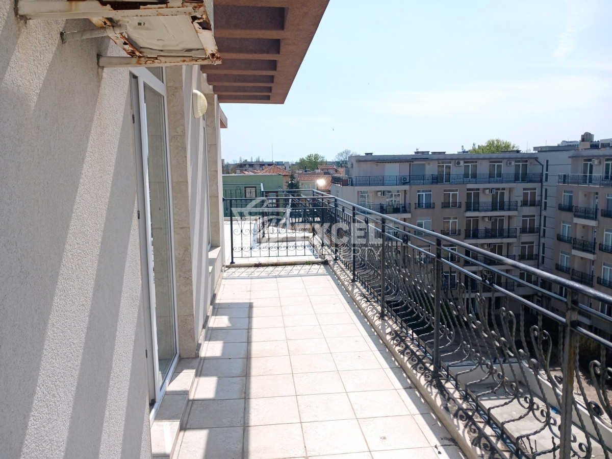 Двустаен апартамент  в комплекс Даун Парк