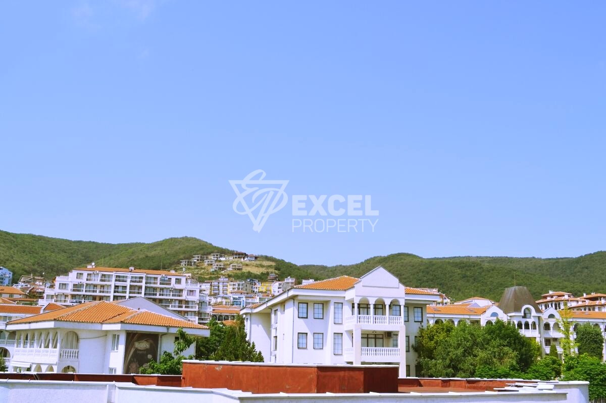 Тристаен имот-гледка море, басейн и планина, Свети Влас