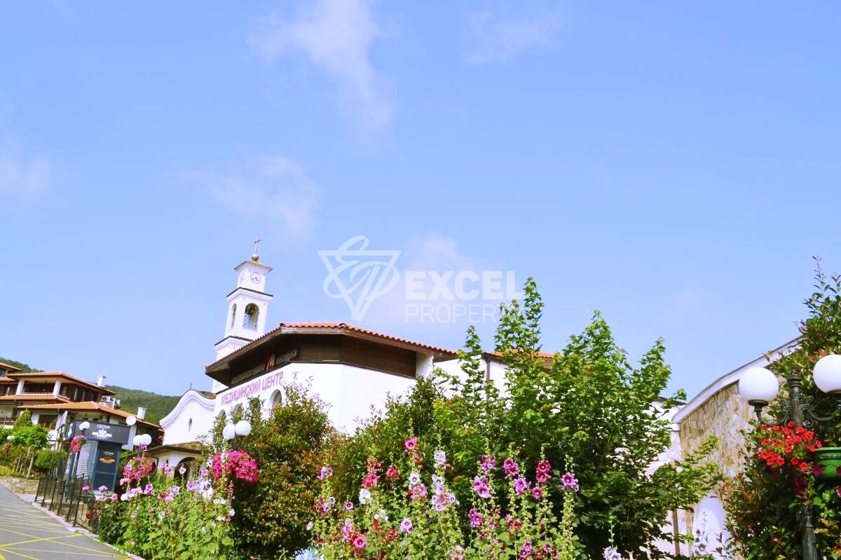 Тристаен имот-гледка море, басейн и планина, Свети Влас