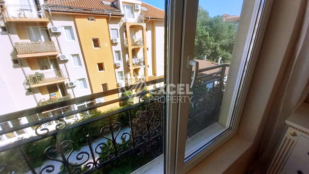 Двустаен, обзаведен имот в комплекс Даун Парк- гледка басейн