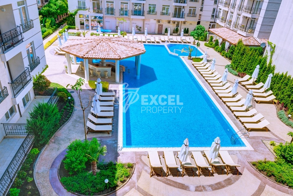 Двустаен, обзаведен имот в комплекс Даун Парк- гледка басейн