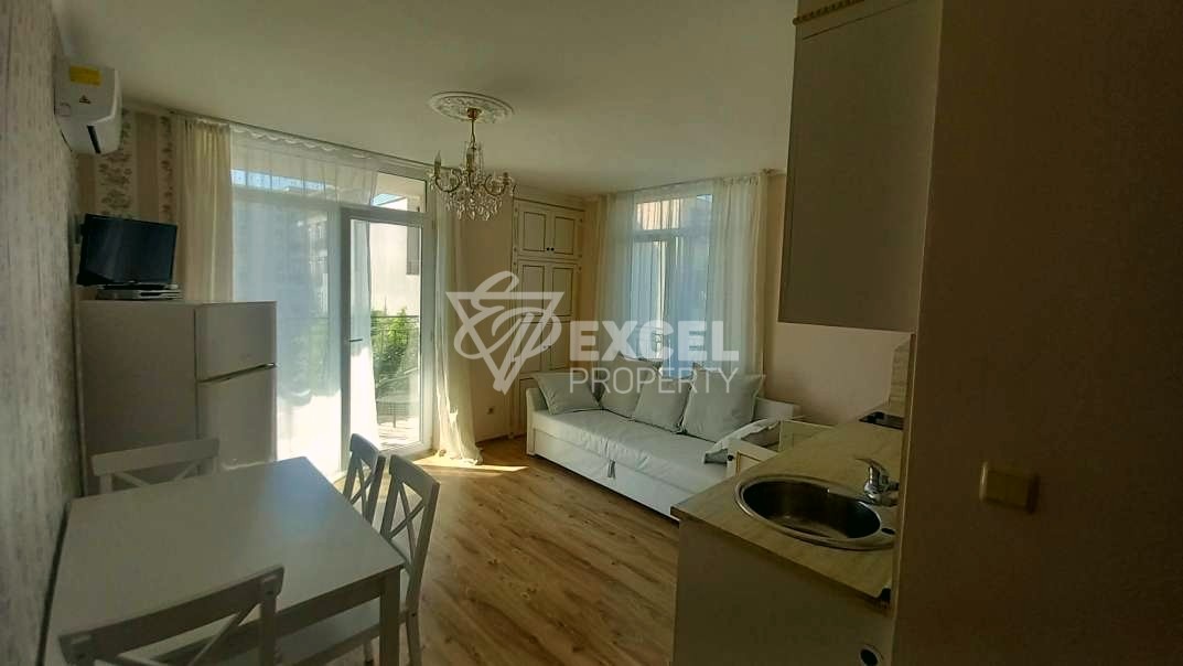 Двустаен, обзаведен имот в комплекс Даун Парк- гледка басейн