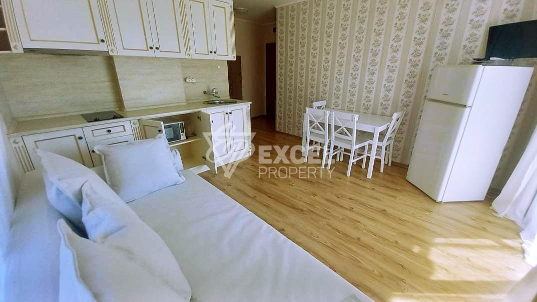 Двустаен, обзаведен имот в комплекс Даун Парк- гледка басейн