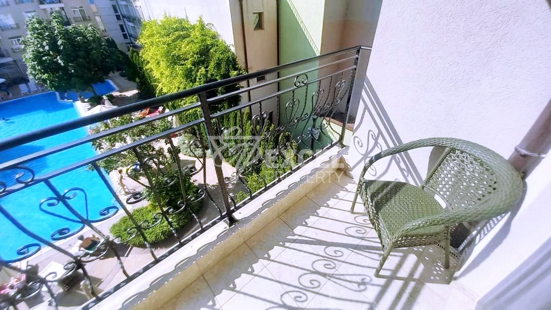 Двустаен, обзаведен имот в комплекс Даун Парк- гледка басейн