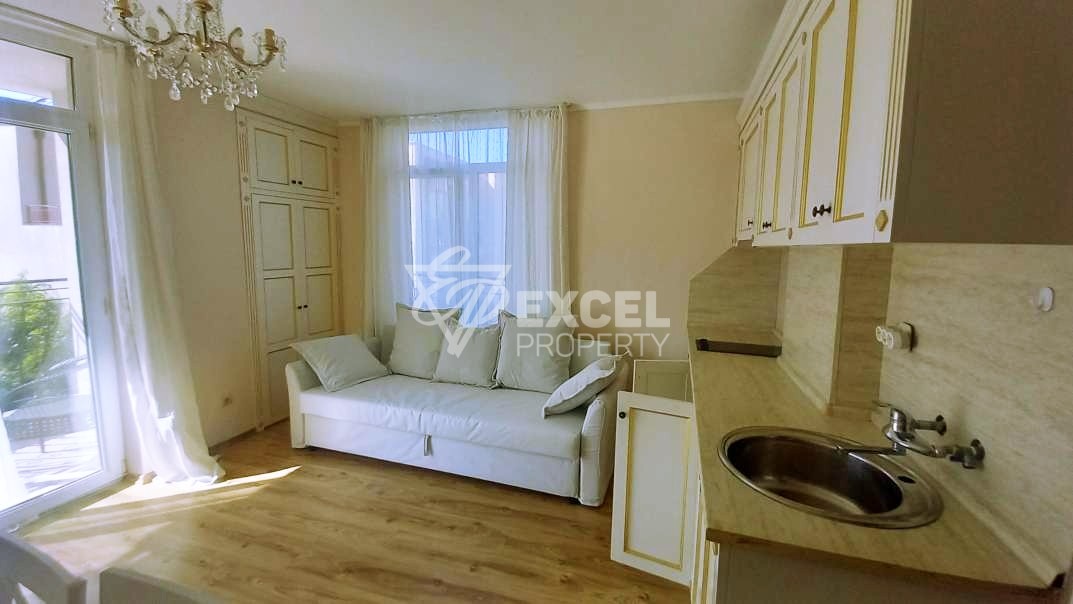 Двустаен, обзаведен имот в комплекс Даун Парк- гледка басейн