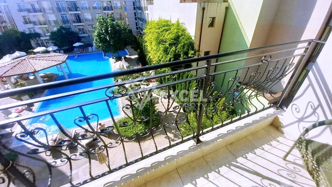 Двустаен, обзаведен имот в комплекс Даун Парк- гледка басейн