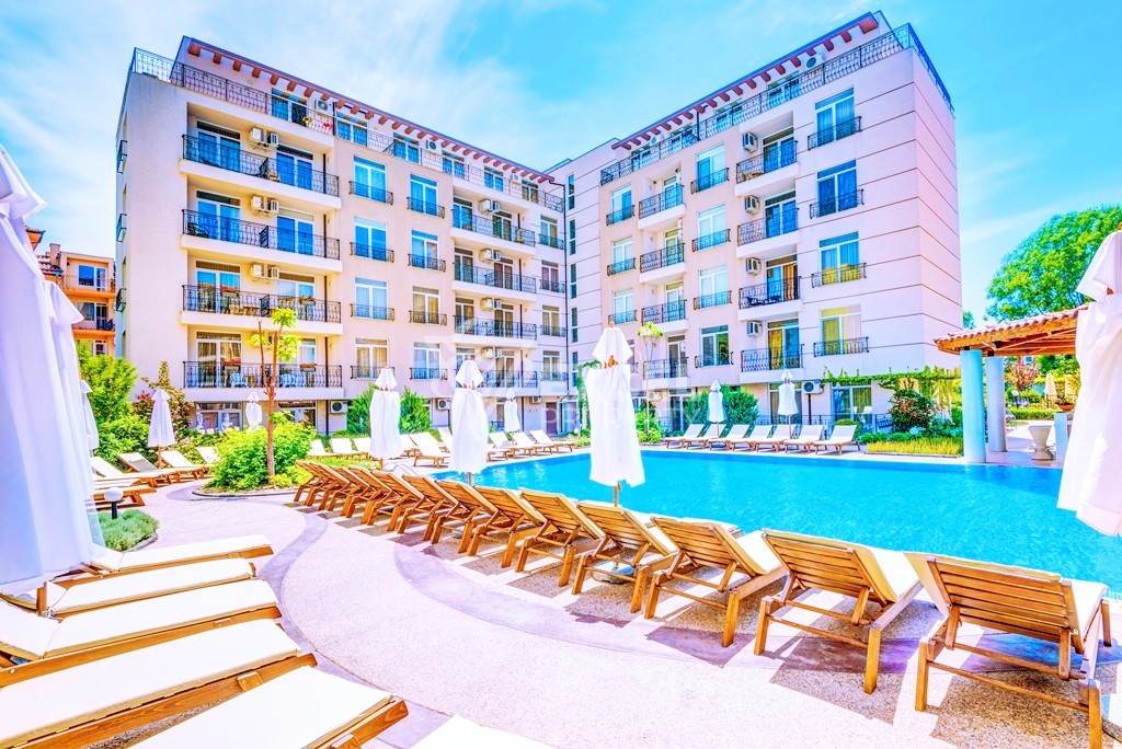 Панорамен, мебелиран имот с две спални- Даун Парк комплекс