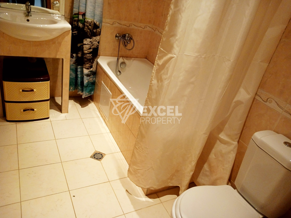 Просторен обзаведен имот с една спалня-Елените