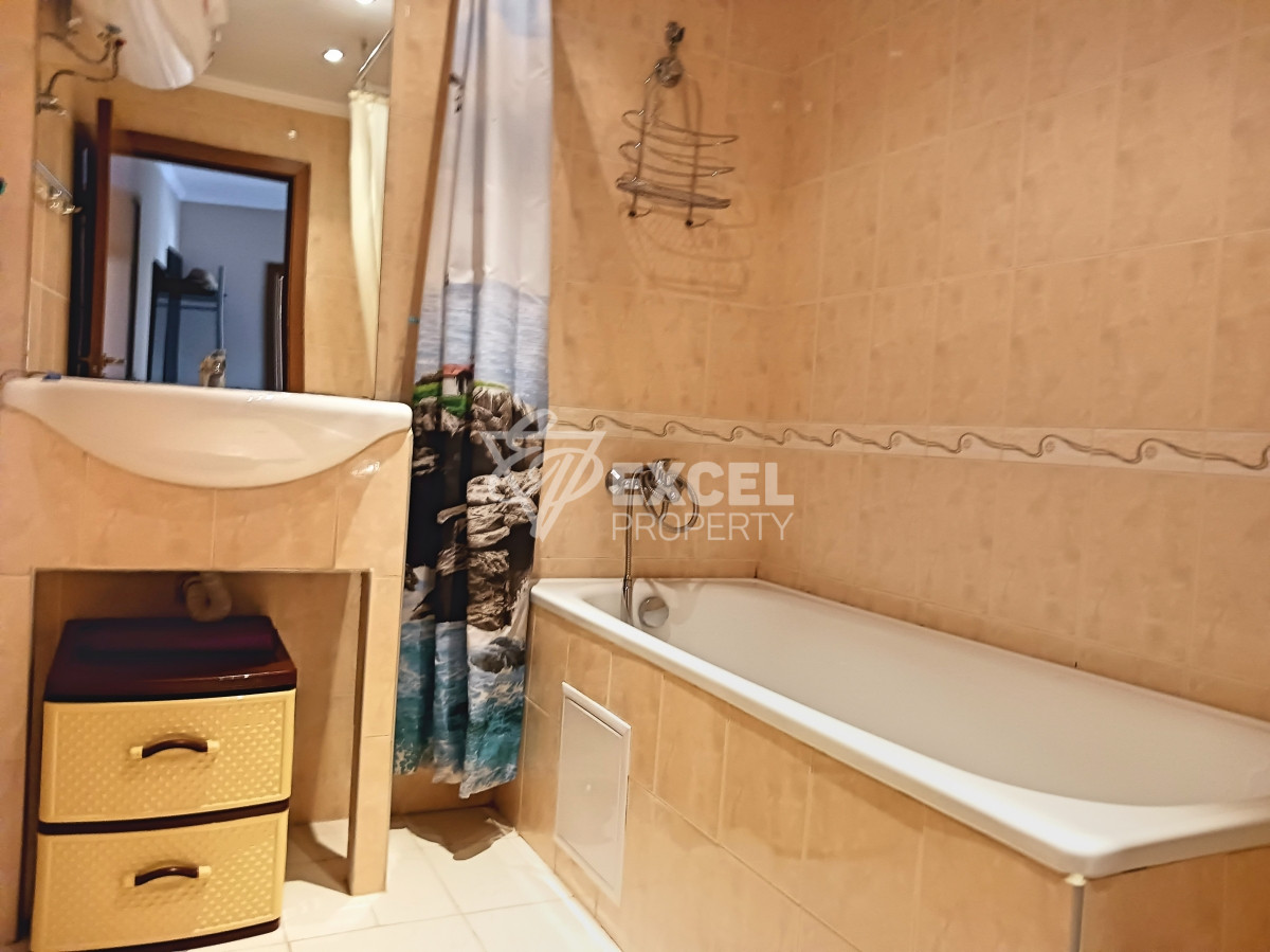 Просторен обзаведен имот с една спалня-Елените