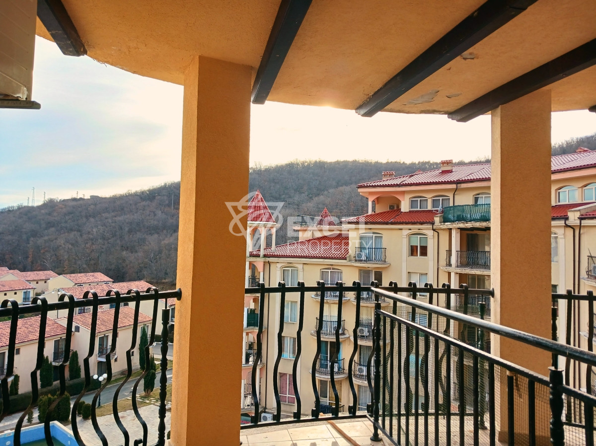 Просторен обзаведен имот с една спалня-Елените