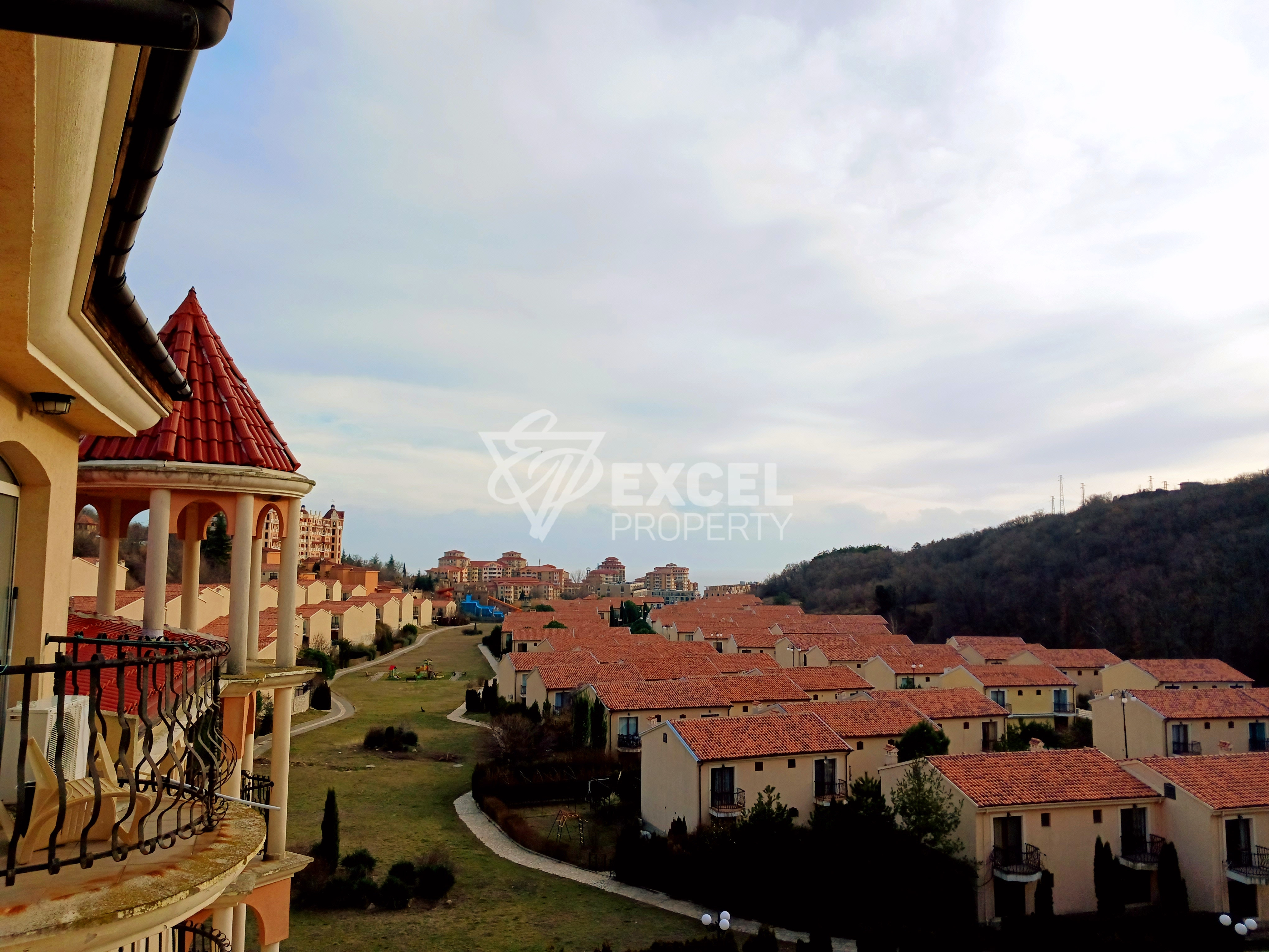 Просторен обзаведен имот с една спалня-Елените