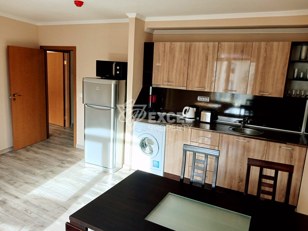 Просторен обзаведен имот с една спалня-Елените