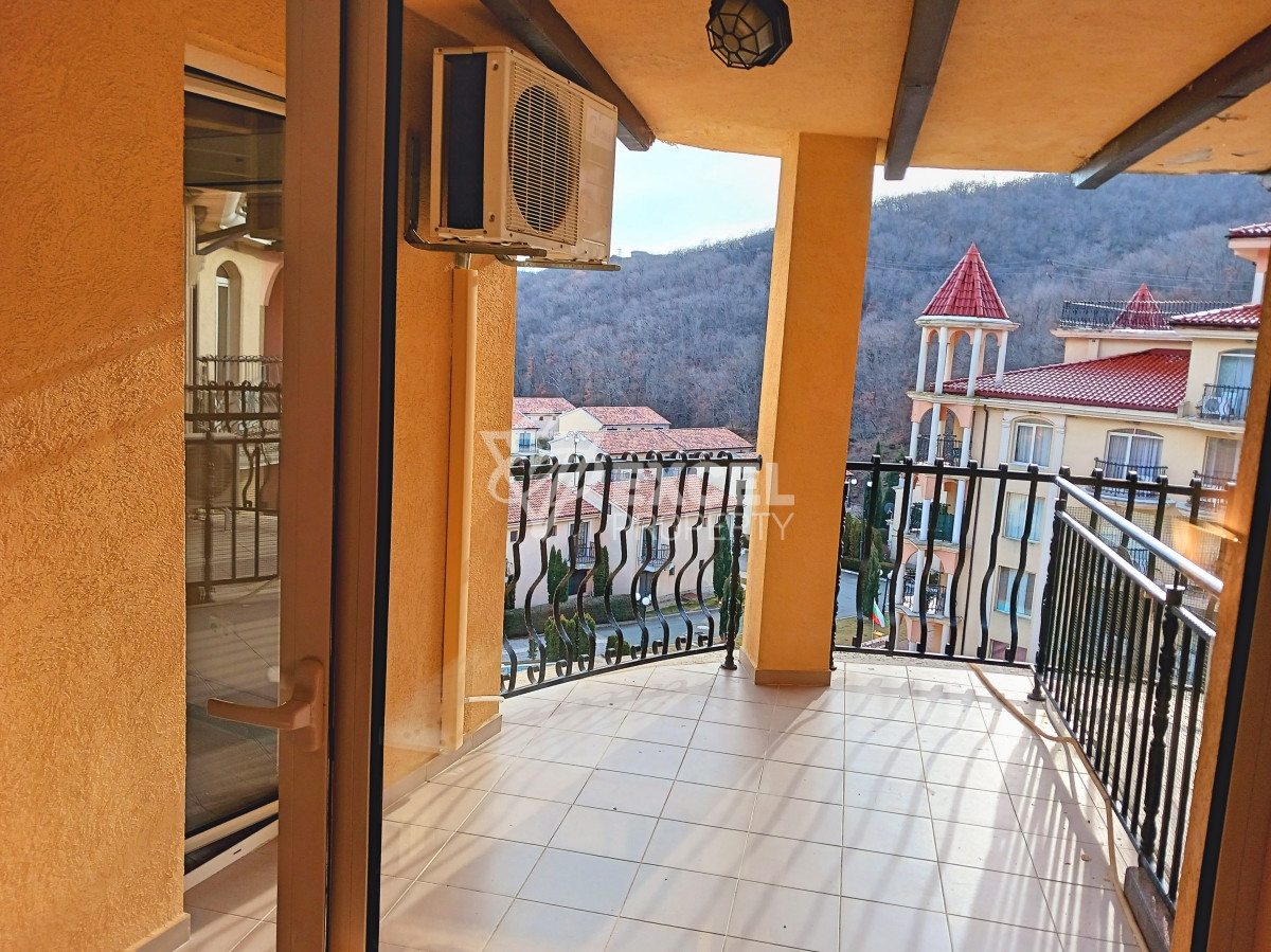 Просторен обзаведен имот с една спалня-Елените