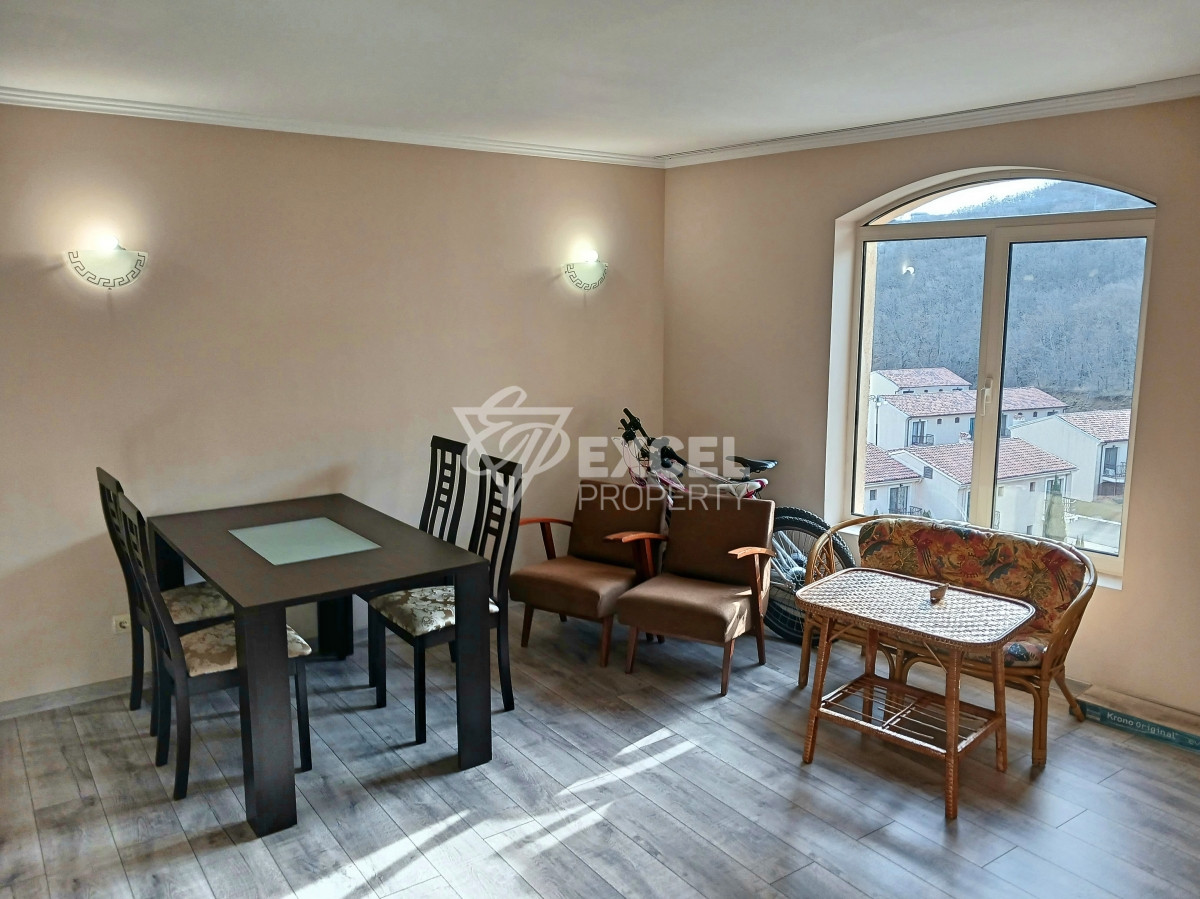 Просторен обзаведен имот с една спалня-Елените