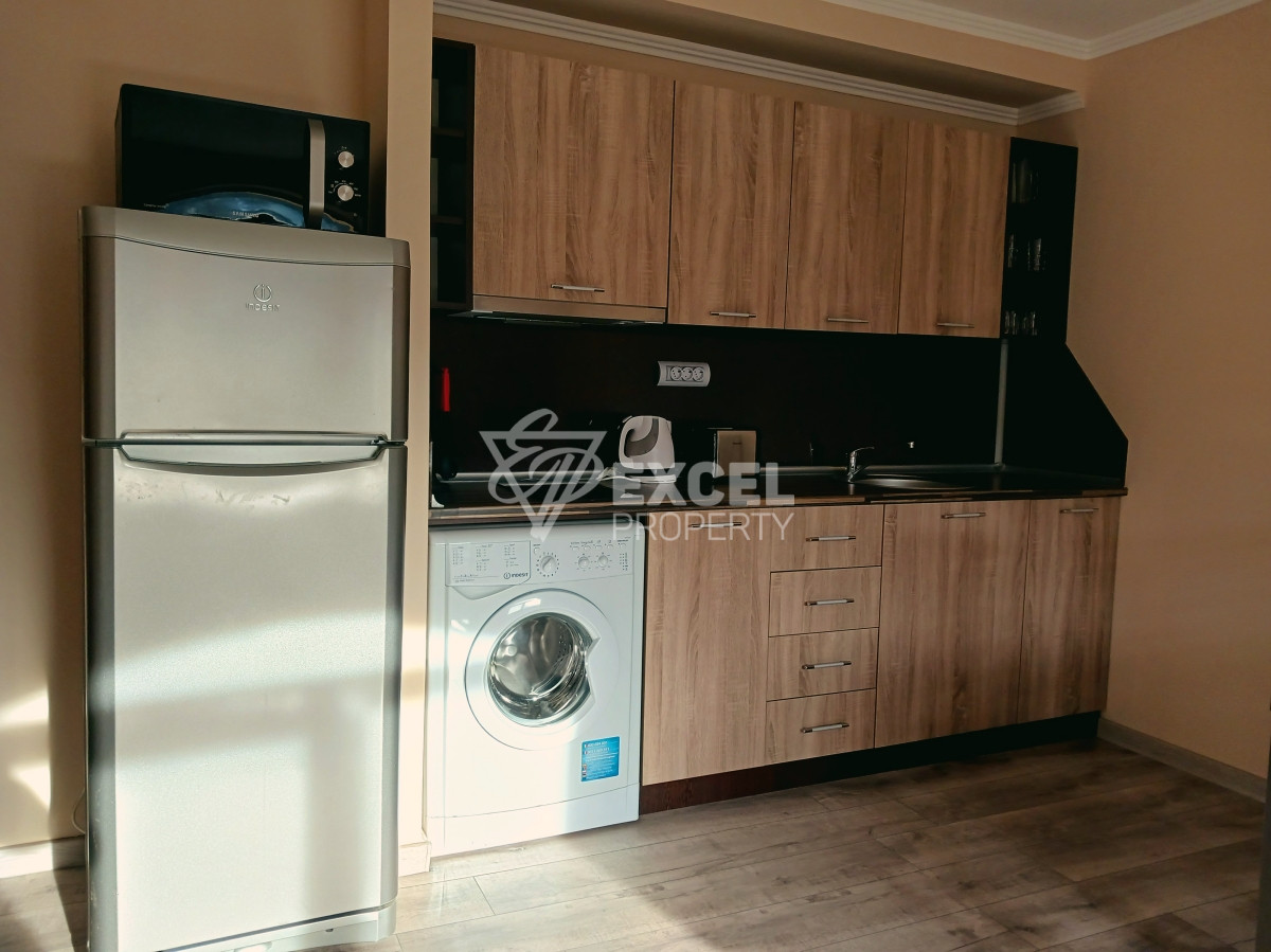 Просторен обзаведен имот с една спалня-Елените