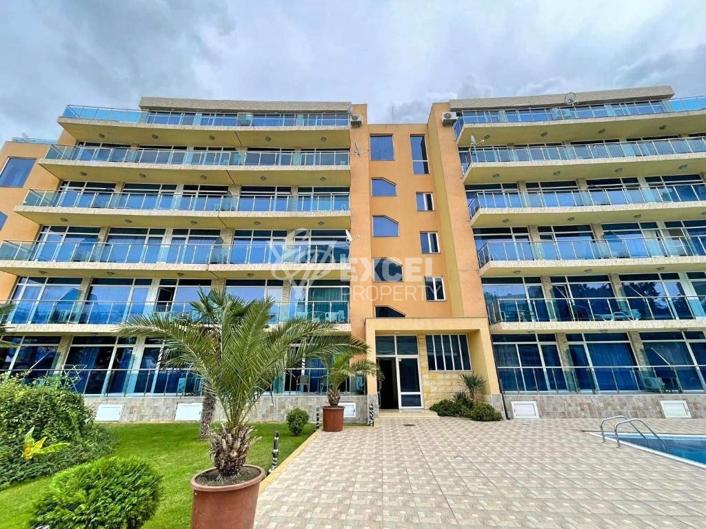 Двустаен имот на 50м от плажната ивица в Слънчев Бряг