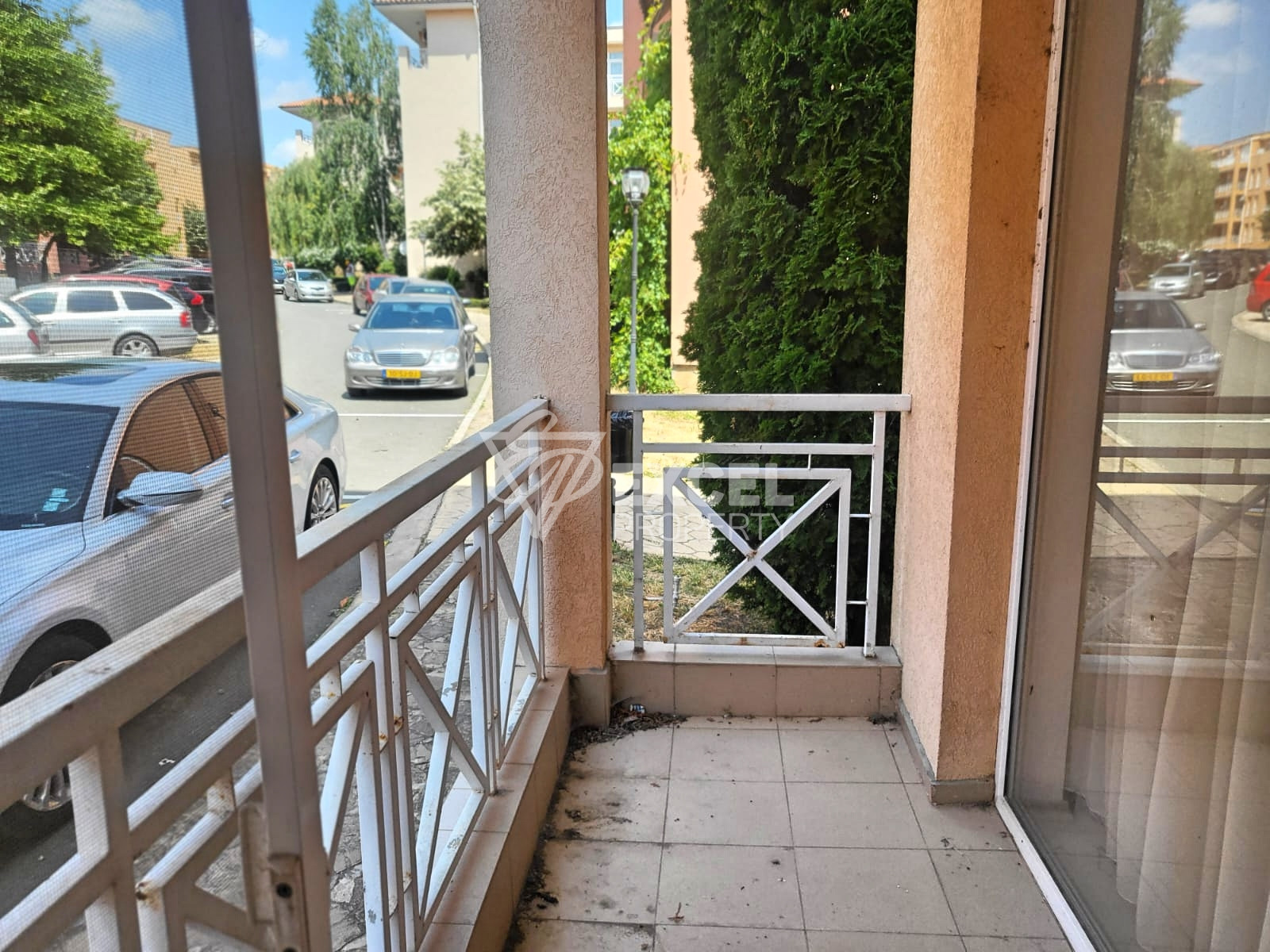 Тристаен имот на партера, с две тераси- Съни Дей 6 комплекс