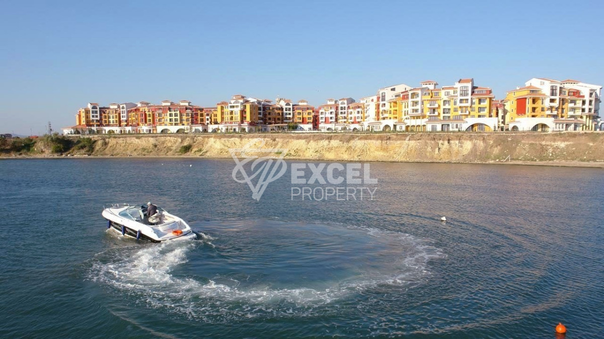 Мебелирано студио, с отделна спална зона- Марина Кейп, на 200м. от морето