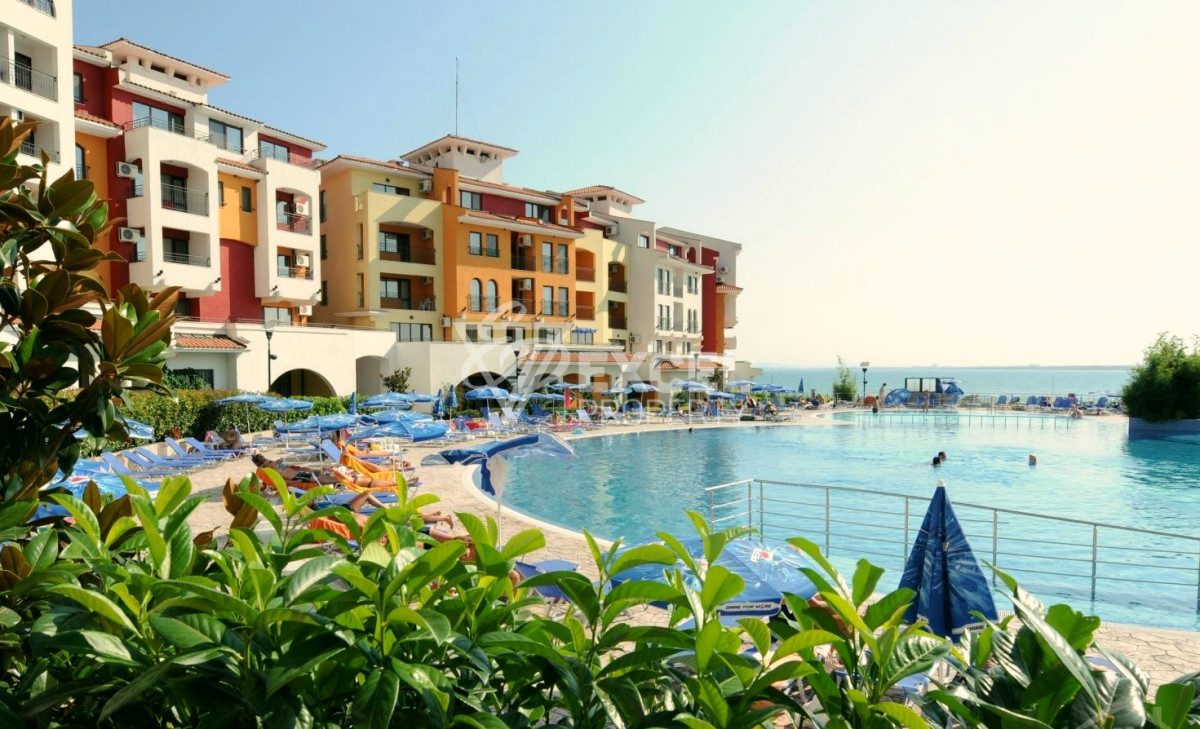 Обзаведен, просторен  имот с гледка море- Марина Кейп, Ахелой