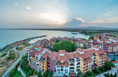 Обзаведен, просторен  имот с гледка море- Марина Кейп, Ахелой