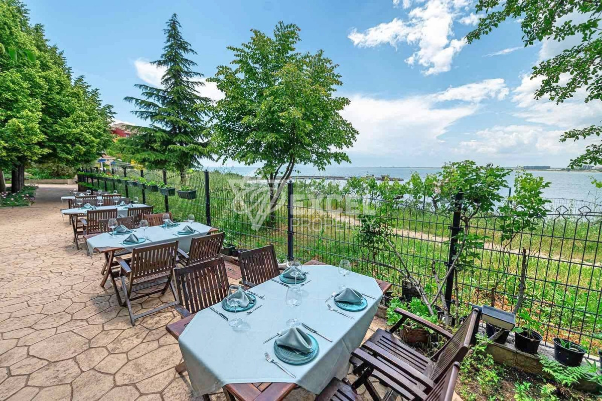 Обзаведен, просторен  имот с гледка море- Марина Кейп, Ахелой