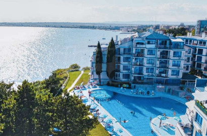 Двустаен обзаведе имот, с гледка море и басейн в Поморие