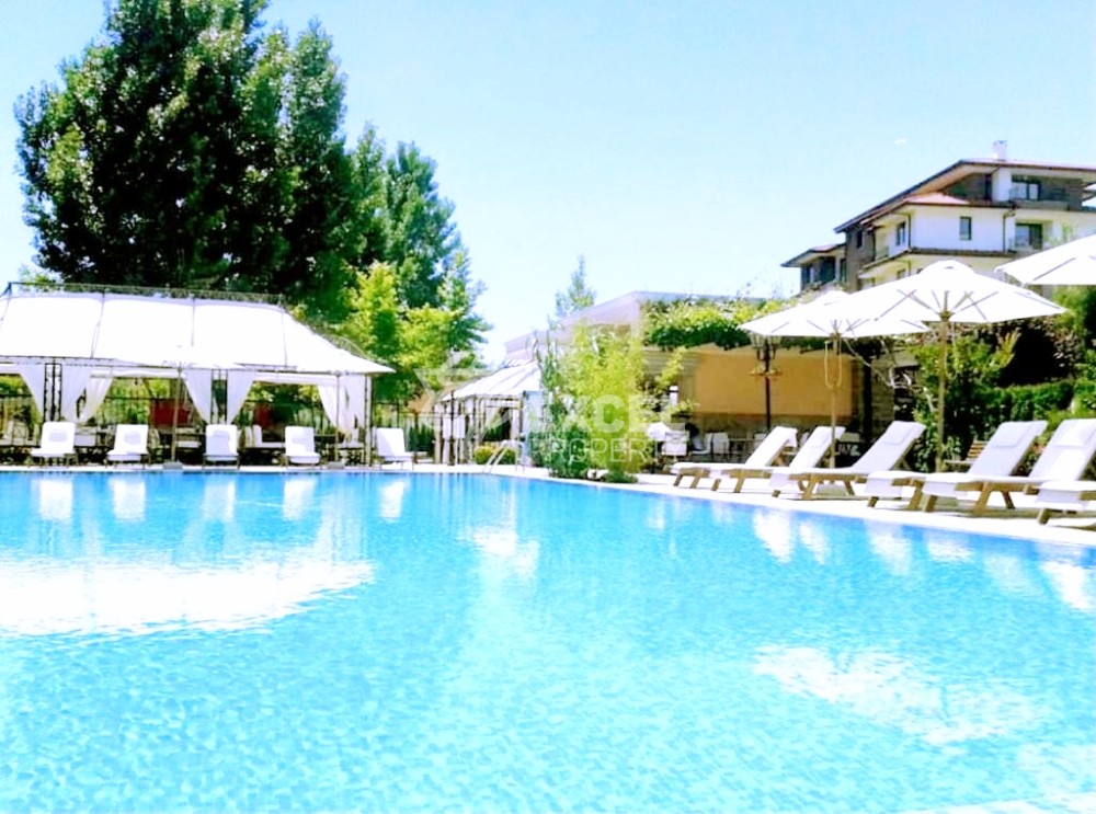 Тристаен имот с мебели в района на Какао Бийч, Слънчев Бряг