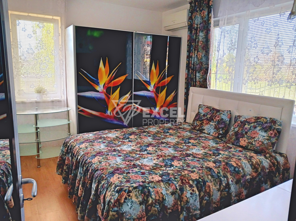 Тристаен имот с мебели, партер в района на Какао Бийч