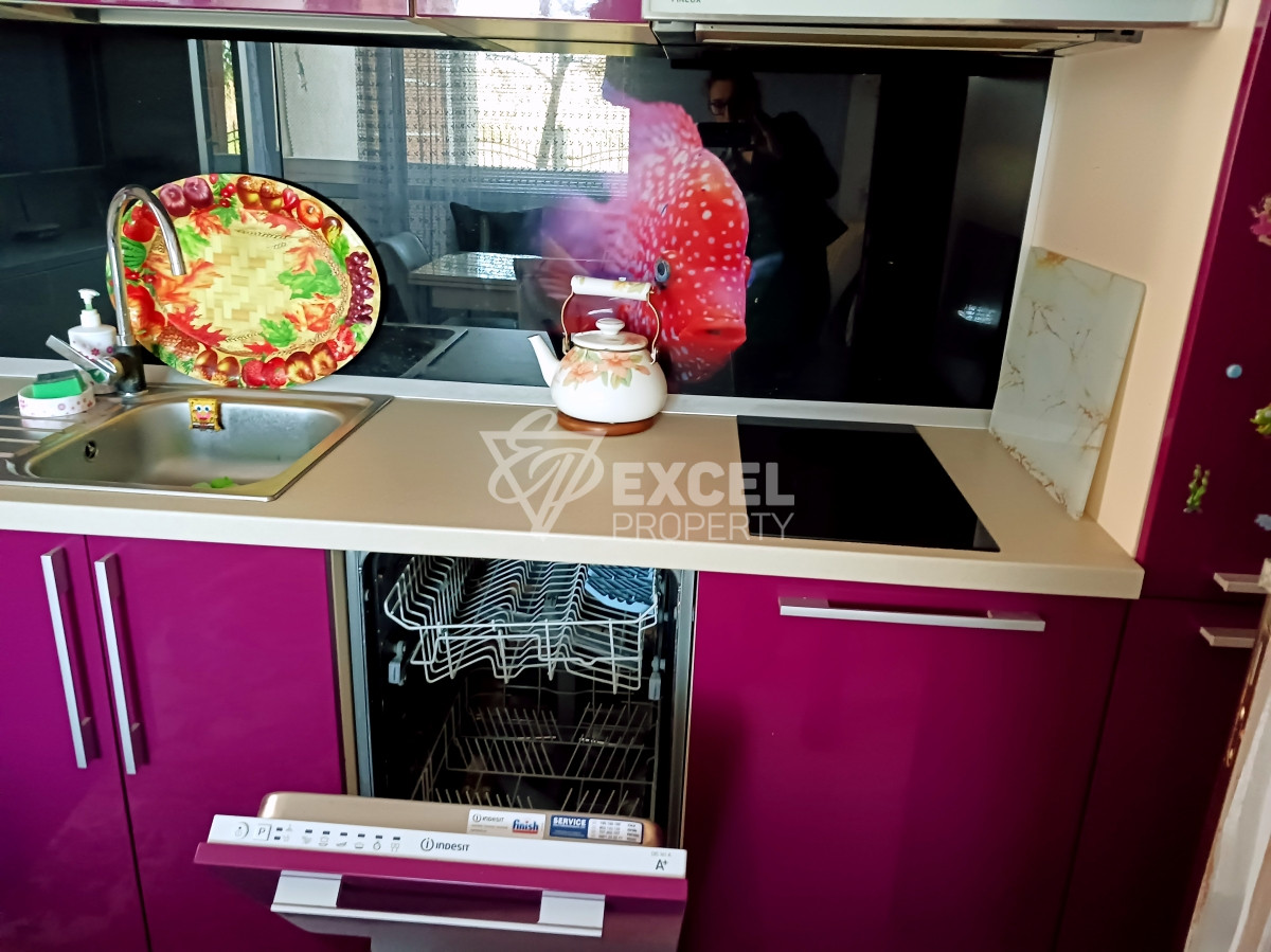 Тристаен имот с мебели, партер в района на Какао Бийч