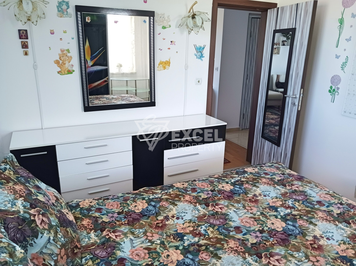 Тристаен имот с мебели, партер в района на Какао Бийч