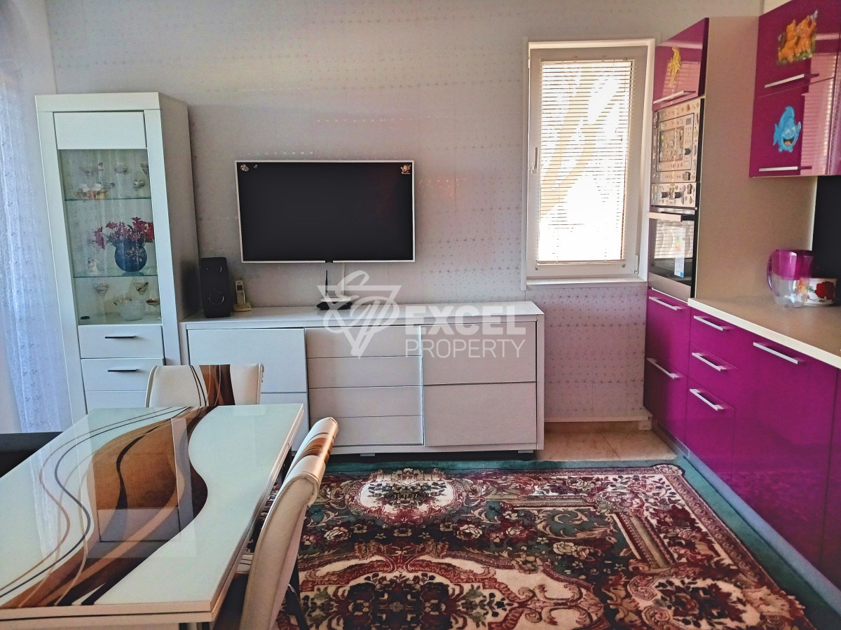 Тристаен имот с мебели, партер в района на Какао Бийч