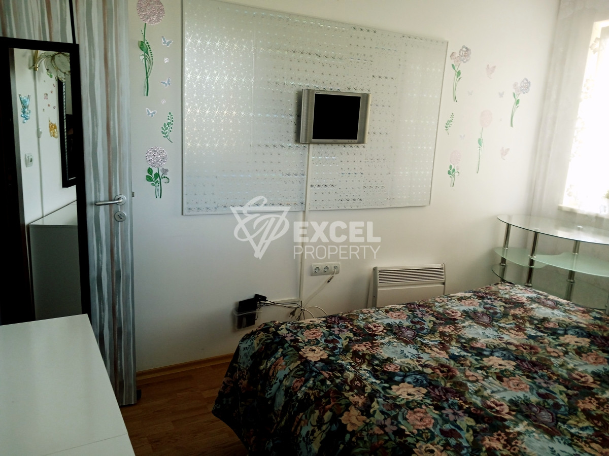 Тристаен имот с мебели, партер в района на Какао Бийч