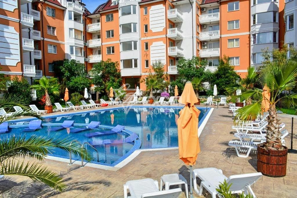 Тристаен имот с мебели, партер в района на Какао Бийч