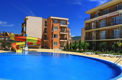 Мебелирано студио с гледка към басейна- Холидей Форт Клуб