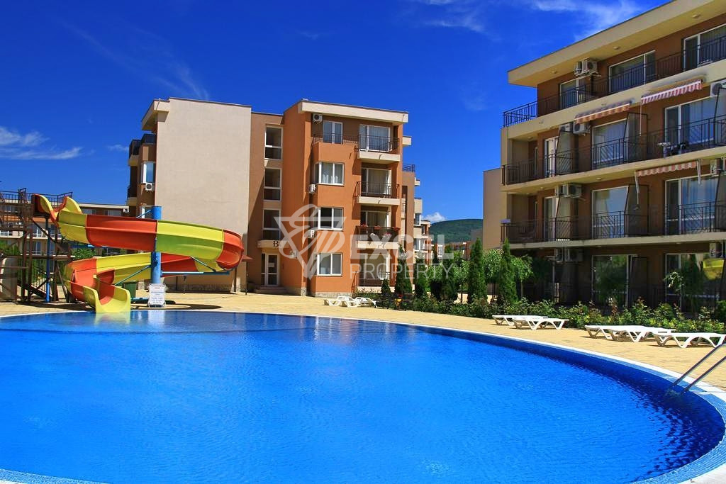 Мебелирано студио с гледка към басейна- Холидей Форт Клуб