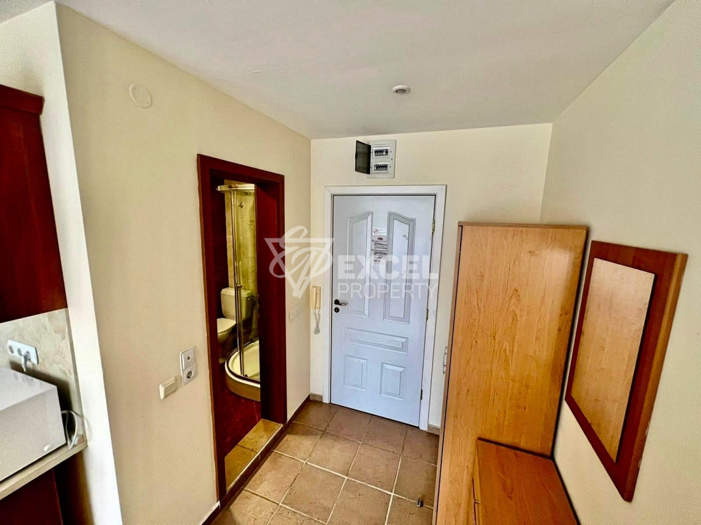 Мебелирано студио с гледка към басейна- Холидей Форт Клуб