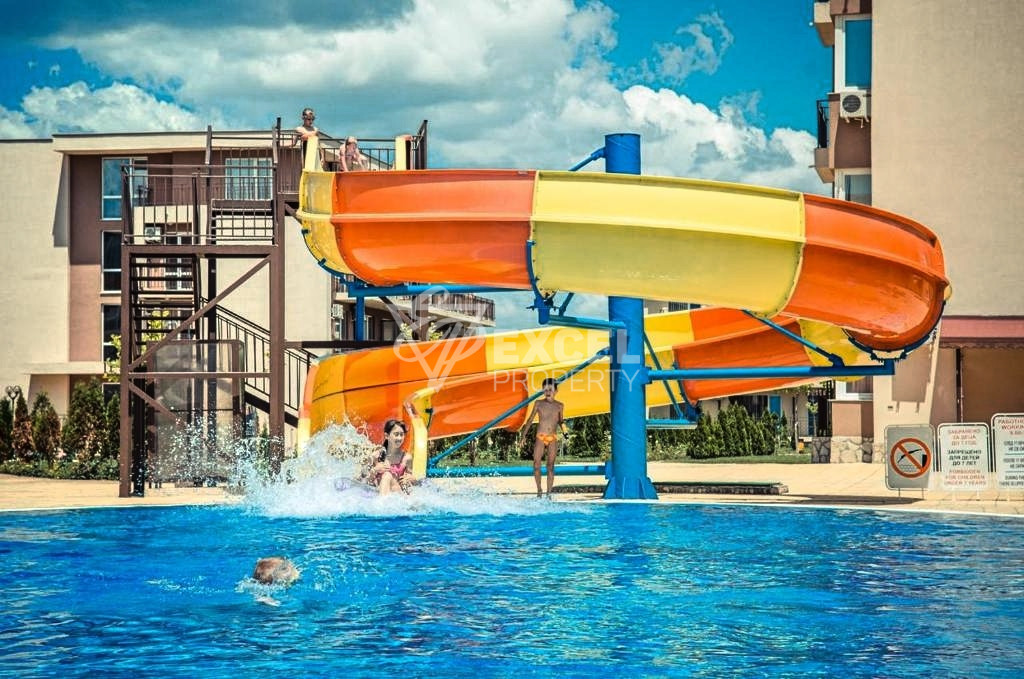 Мебелирано студио с гледка към басейна- Холидей Форт Клуб