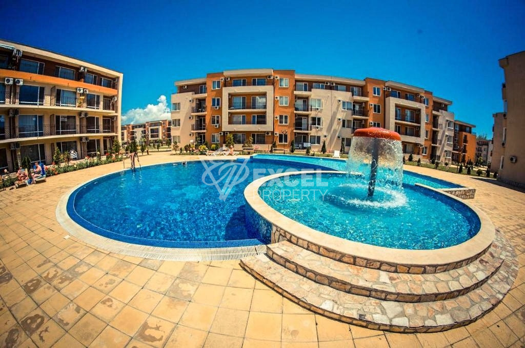 Мебелирано студио с гледка към басейна- Холидей Форт Клуб