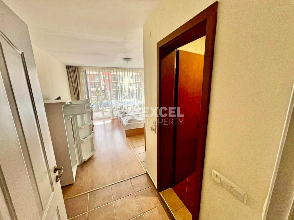 Мебелирано студио с гледка към басейна- Холидей Форт Клуб