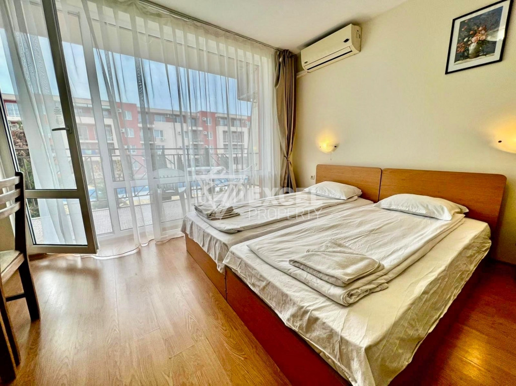 Мебелирано студио с гледка към басейна- Холидей Форт Клуб