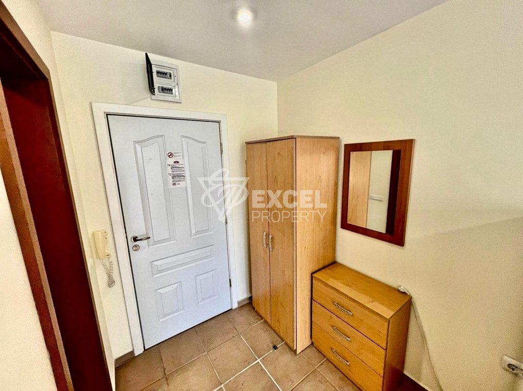 Мебелирано студио с гледка към басейна- Холидей Форт Клуб