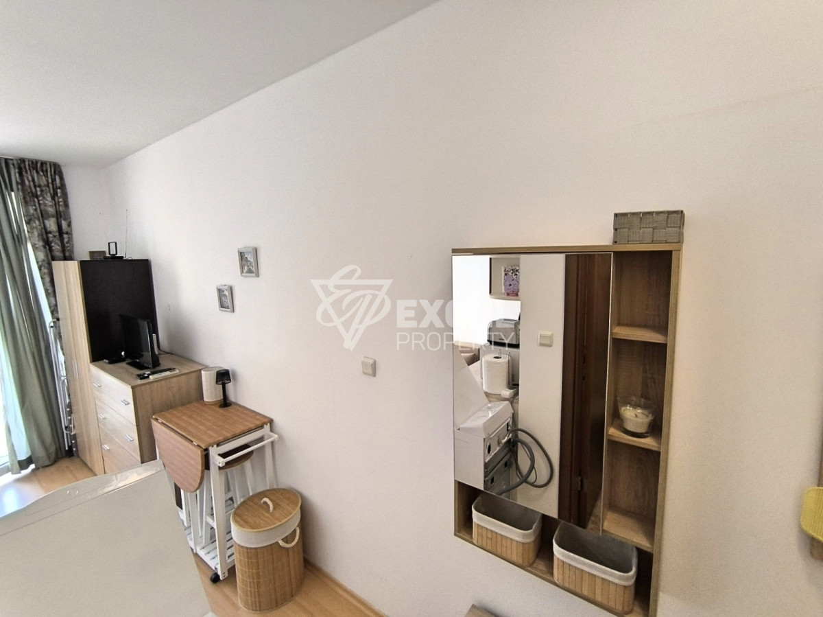 Уютно обзаведено студио с мебели и тераса в Съни Дей 6