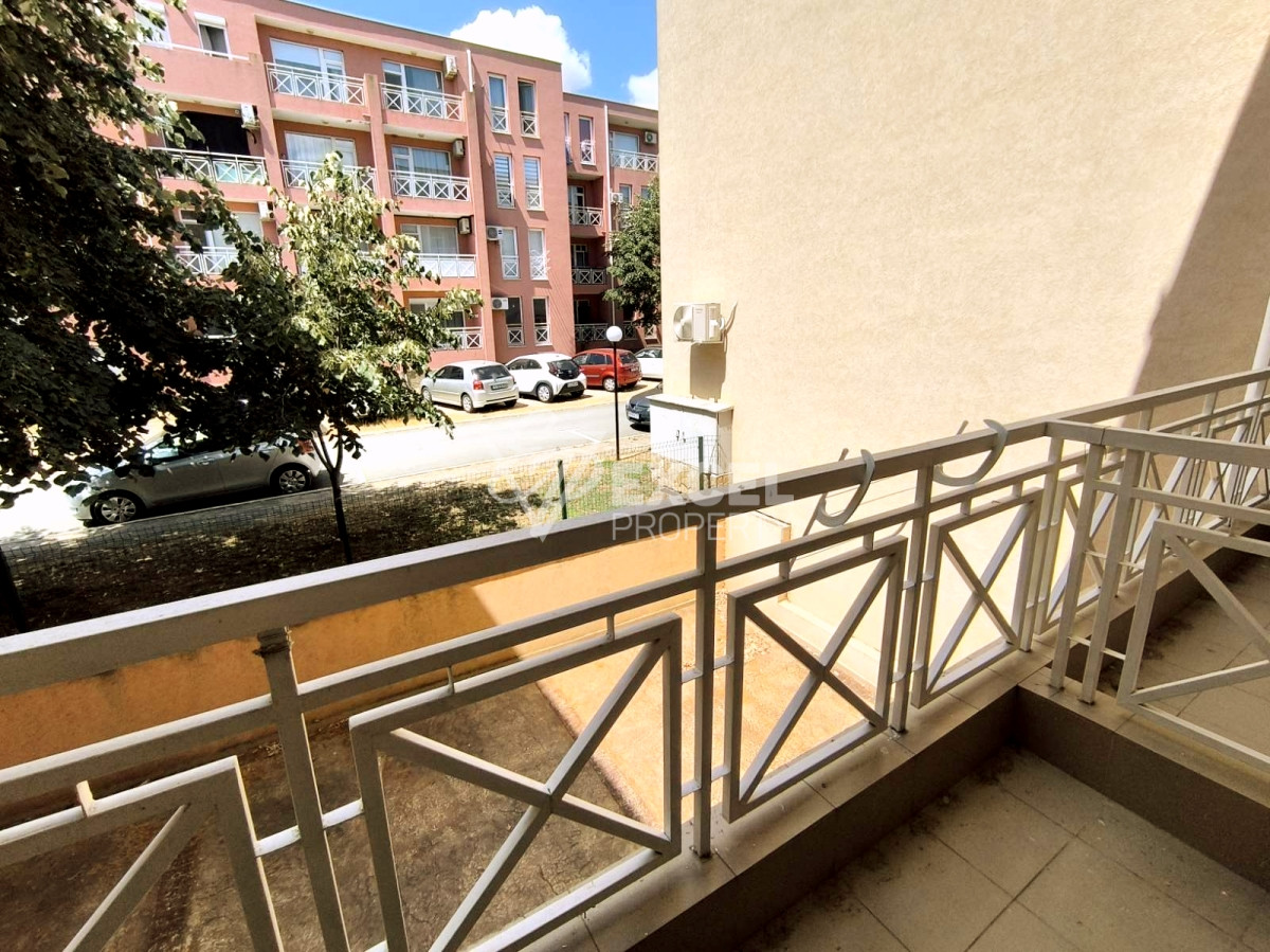 Уютно обзаведено студио с мебели и тераса в Съни Дей 6