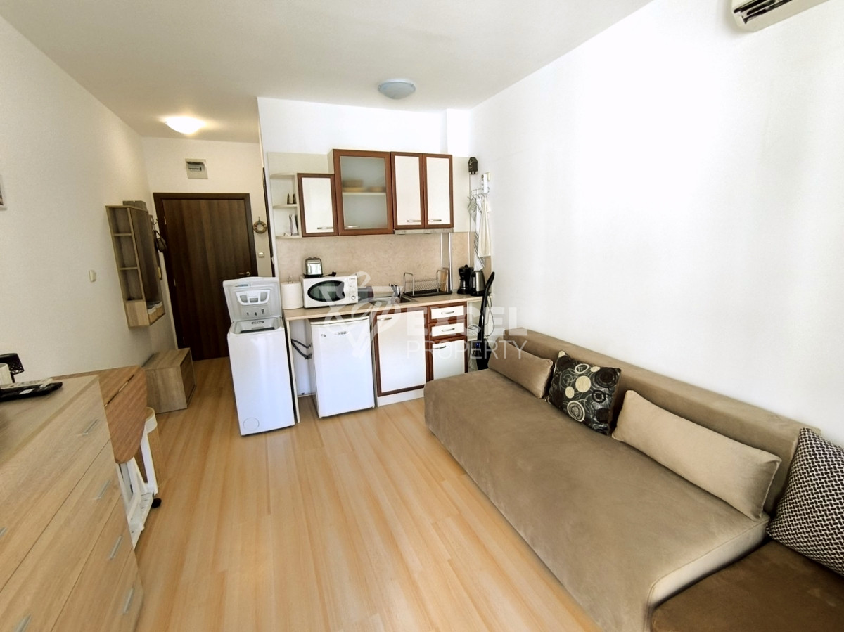 Уютно обзаведено студио с мебели и тераса в Съни Дей 6