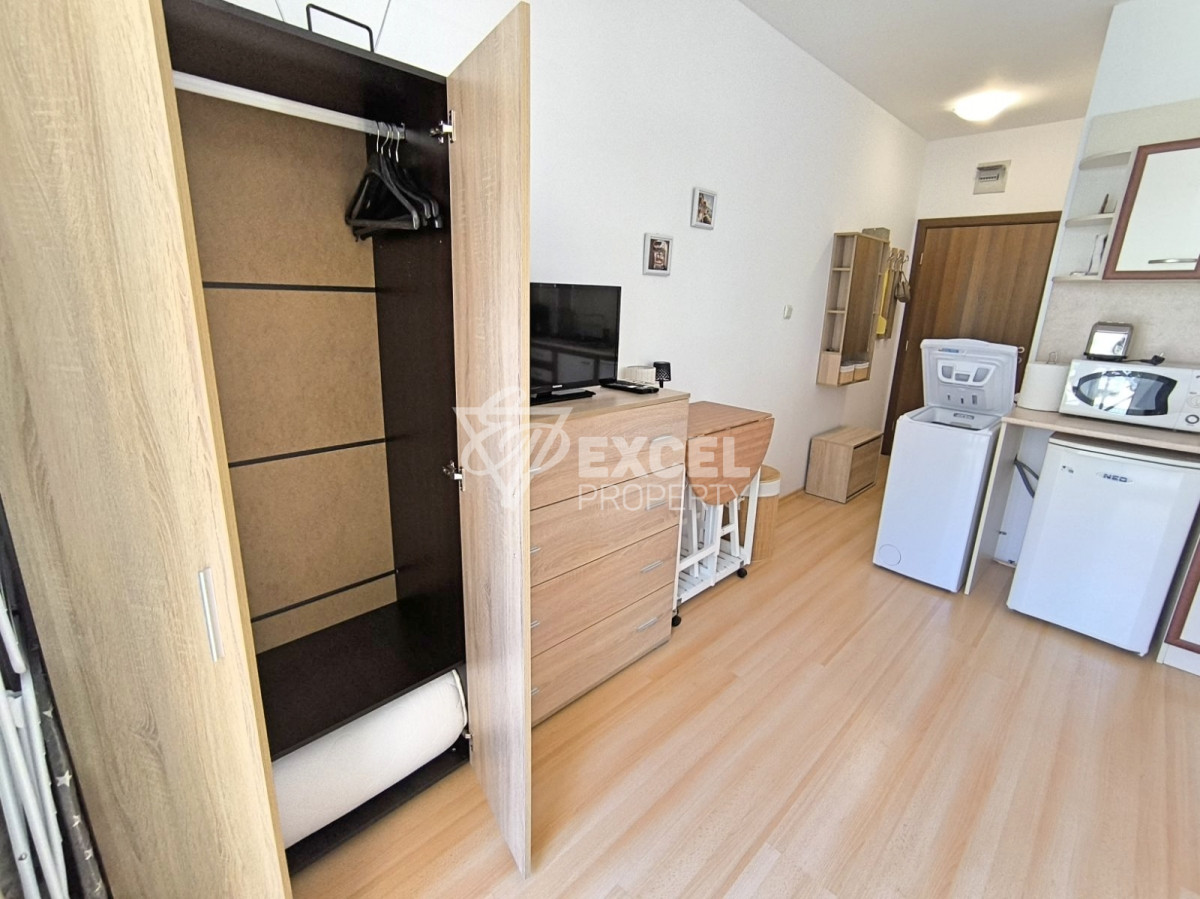 Уютно обзаведено студио с мебели и тераса в Съни Дей 6